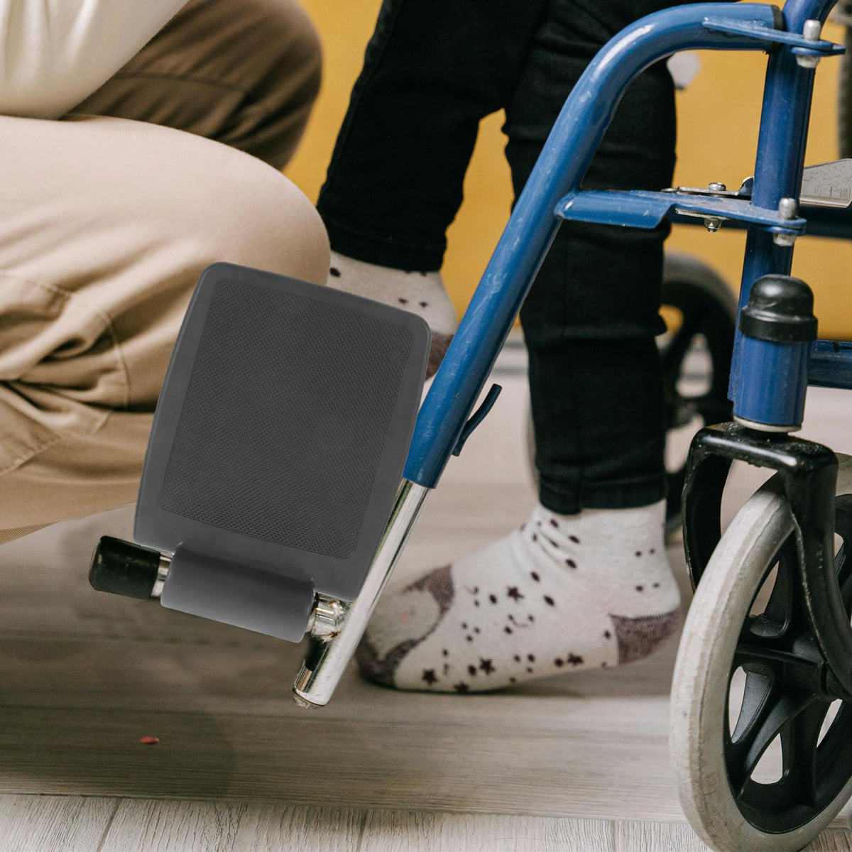 2pcs Black Non-Slip Wheelchair Footrest Replacement Pads D560